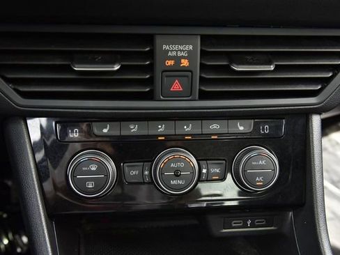 Used 2022 Volkswagen Jetta SE FWD image 15
