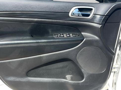 Used 2019 Jeep Grand Cherokee Altitude image 14