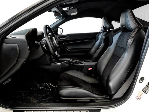 Used 2017 Toyota 86 860 Special Edition image 3