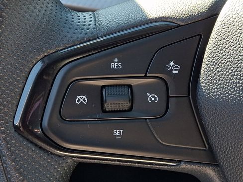 Certified 2025 Chevrolet Trax LT image 21