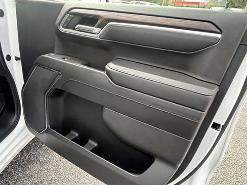 Used 2025 GMC Sierra 1500 SLT image 25