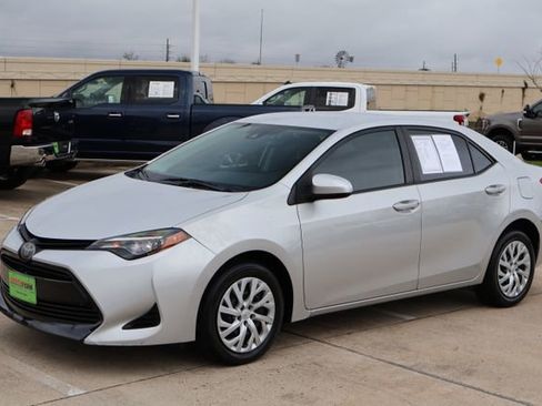 Used 2019 Toyota Corolla LE image 3