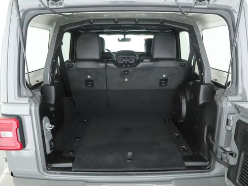 Used 2022 Jeep Wrangler Unlimited Sahara AWD/4WD image 19