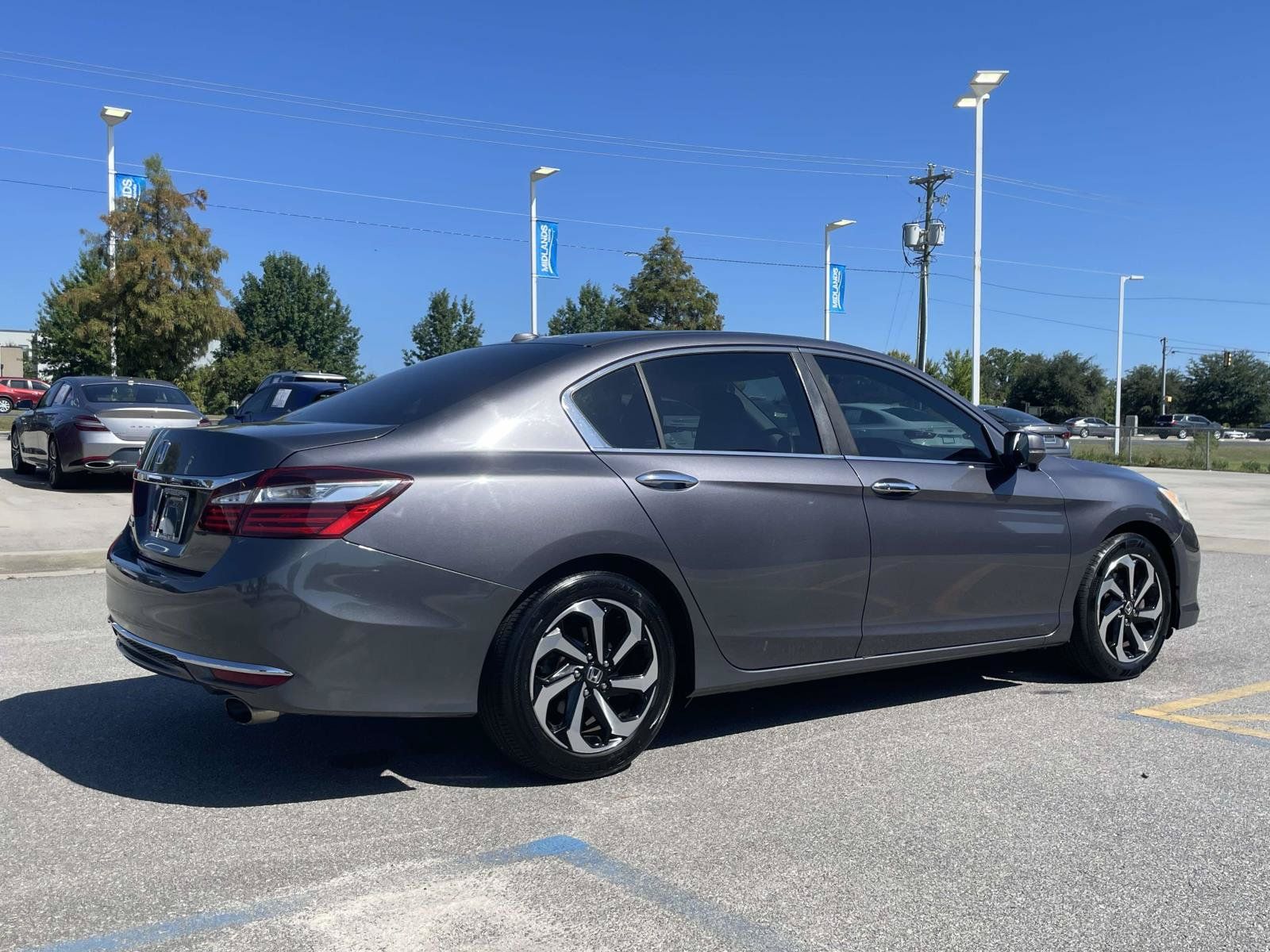 Used 2017 Honda Accord EX image 6
