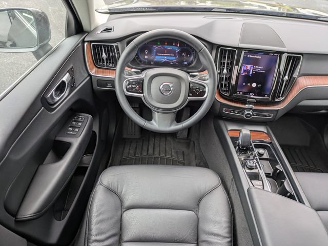 Used 2023 Volvo XC60 B5 Plus FWD image 18