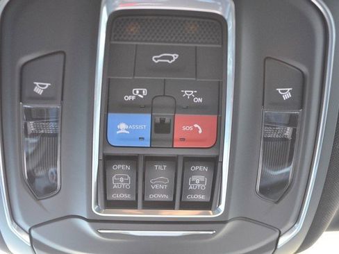 New 2025 Jeep Grand Cherokee Limited image 32