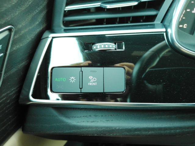 Used 2023 Audi Q8 Premium Plus w/ Premium Plus Package AWD/4WD image 36