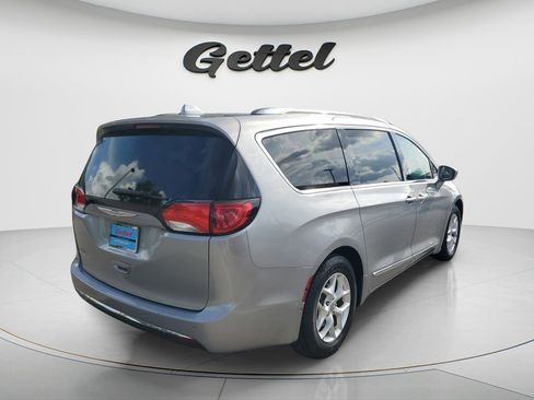 Used 2017 Chrysler Pacifica Touring-L Plus FWD image 4