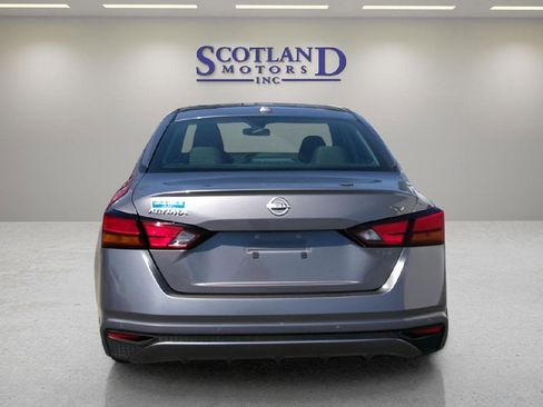 Used 2024 Nissan Altima 2.5 SV FWD image 7
