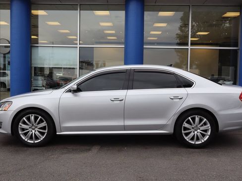 Used 2013 Volkswagen Passat 3.6 SE FWD image 2