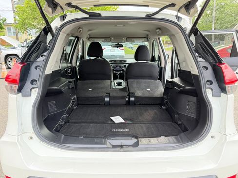 Used 2018 Nissan Rogue SV AWD/4WD image 36