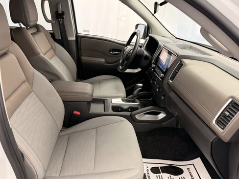 Used 2024 Nissan Frontier SV w/ SV Convenience Package image 12