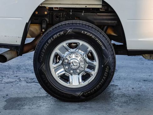 Used 2023 RAM 2500 Tradesman w/ Chrome Appearance Group AWD/4WD image 12