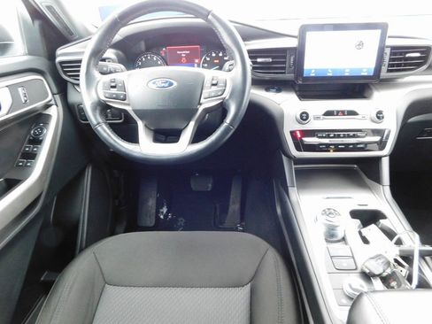 Used 2023 Ford Explorer XLT image 16