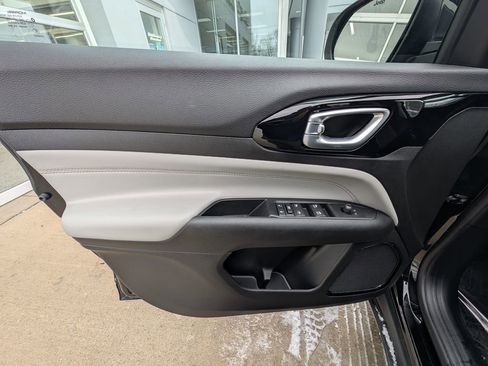 Used 2022 Jeep Compass Limited image 33