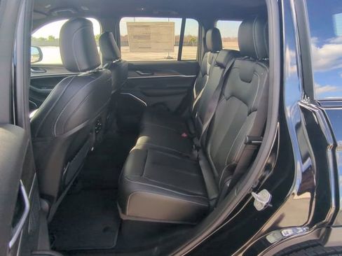 New 2026 Jeep Grand Cherokee Limited RWD image 16