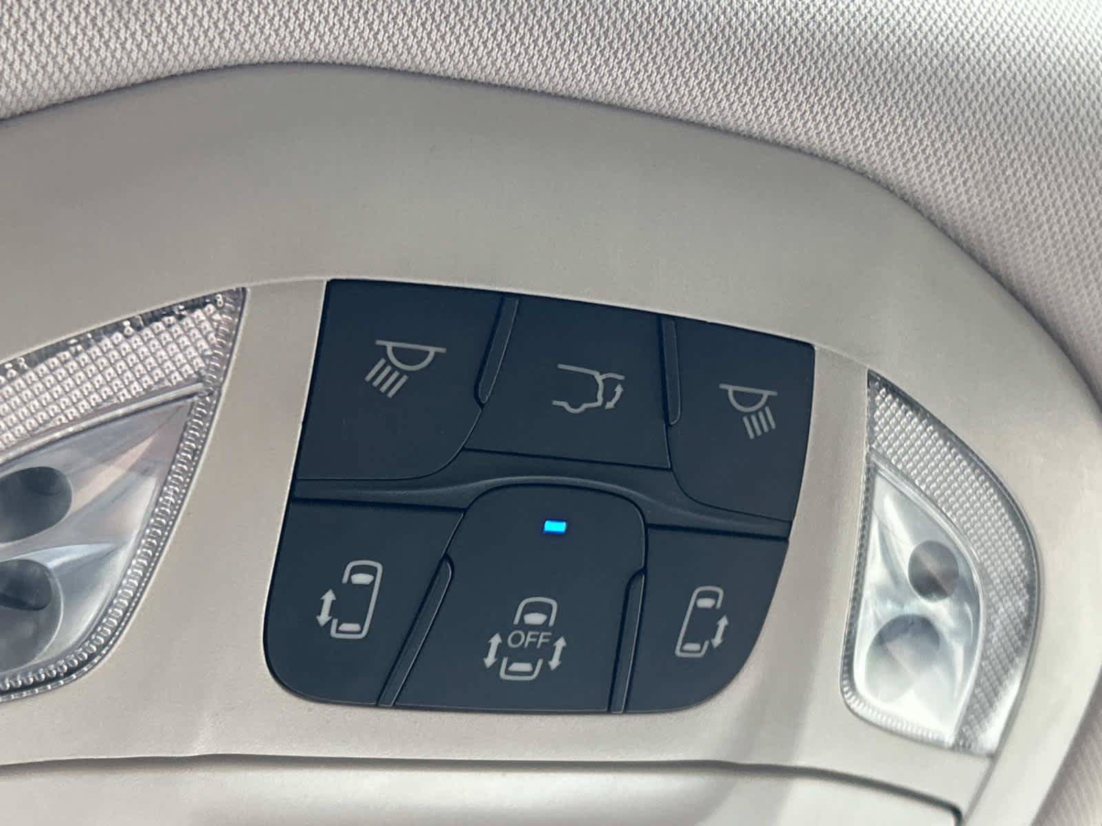 Used 2023 Chrysler Pacifica Limited FWD image 41