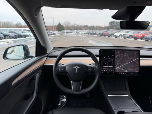 Used 2024 Tesla Model Y Long Range image 34