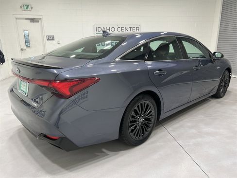 Used 2020 Toyota Avalon XSE image 8