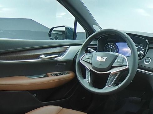 New 2025 Cadillac XT5 Premium Luxury w/ Technology Package AWD/4WD image 9