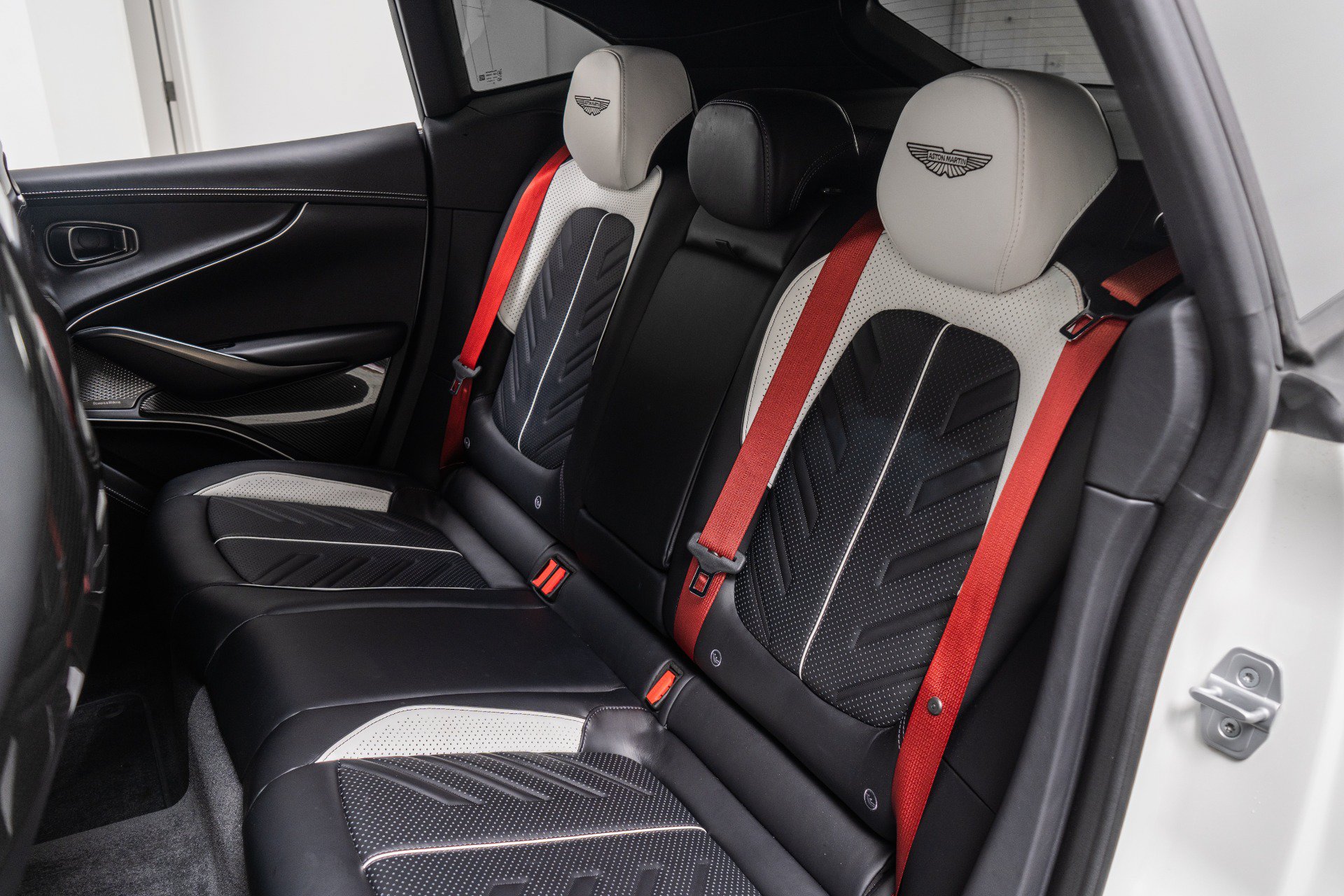 Used 2026 Aston Martin DBX S AWD/4WD image 16