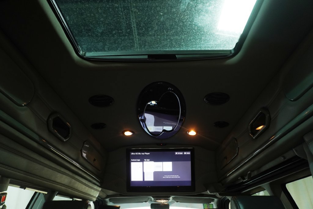 Used 2011 GMC Savana 1500 LT w/ LT Preferred Equipment Group AWD/4WD image 6