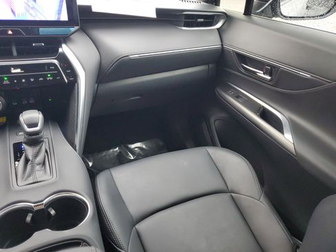 Certified 2023 Toyota Venza XLE image 18