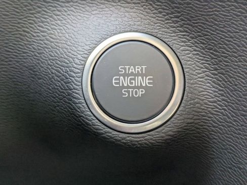 New 2025 Volvo XC40 B5 Plus w/ Protection Package Premier image 29