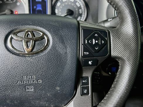 Used 2018 Toyota Tacoma TRD Off-Road AWD/4WD image 19