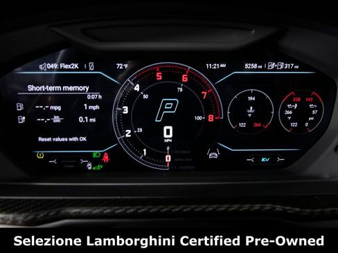 Used 2025 Lamborghini Urus SE image 17