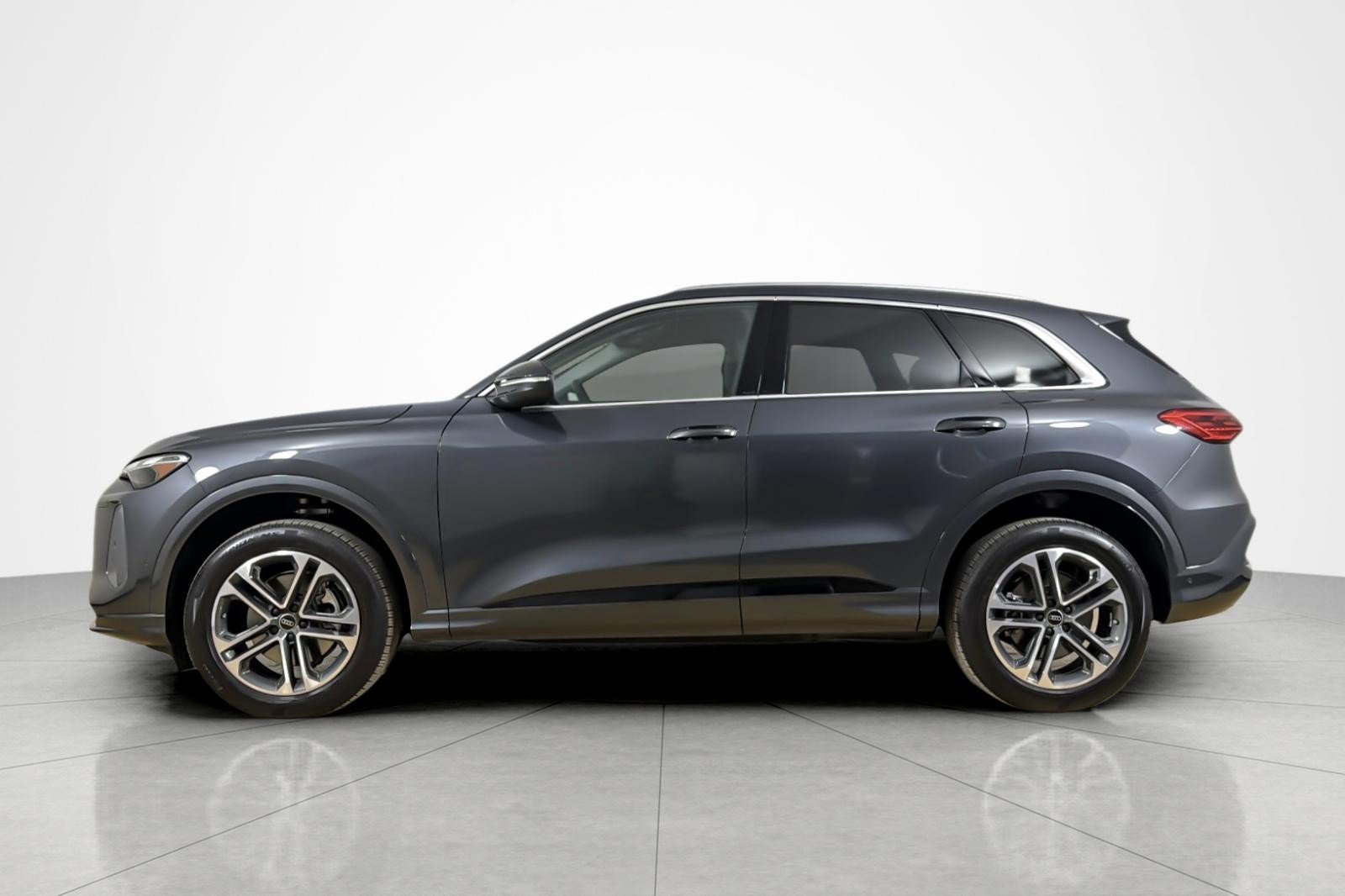 Used 2026 Audi Q5 Premium AWD/4WD image 2