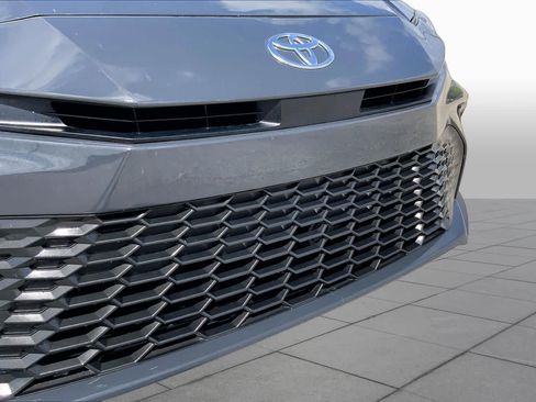 Used 2025 Toyota Camry SE FWD image 29