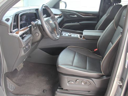 Used 2024 Cadillac Escalade Premium Luxury w/ Performance Package image 27