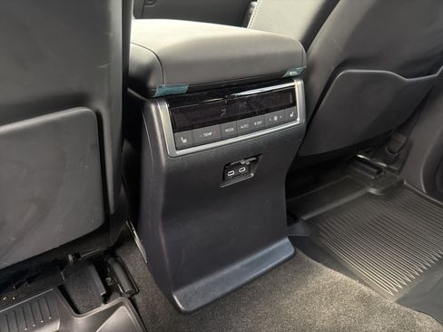 Used 2025 Lexus GX 550 w/ Accessory Package (2T) AWD/4WD image 46
