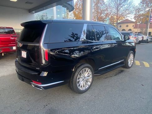 Used 2024 Cadillac Escalade Premium Luxury image 2