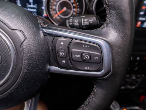 Used 2020 Jeep Wrangler Unlimited Sahara AWD/4WD image 25