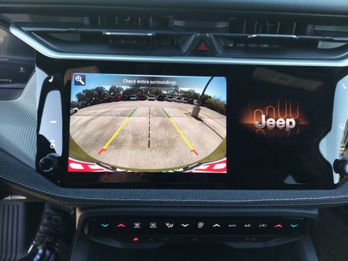 New 2026 Jeep Cherokee Laredo image 14