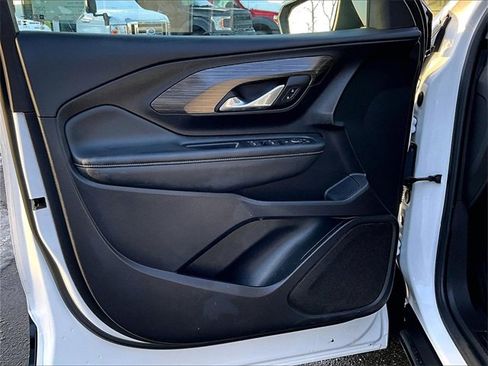 Used 2024 GMC Terrain SLE image 18