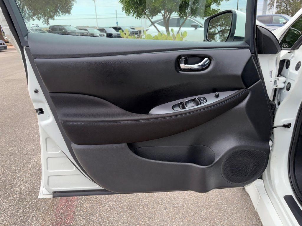 Used 2025 Nissan Leaf S FWD image 21