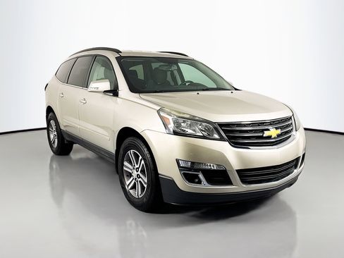 Used 2017 Chevrolet Traverse LT image 3