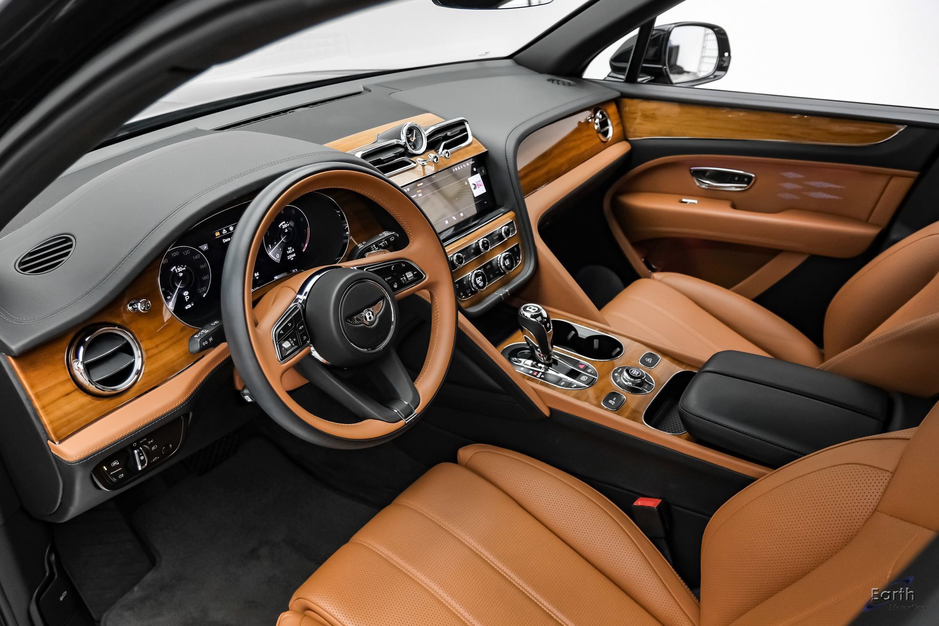 Used 2023 Bentley Bentayga Extended Wheelbase AWD/4WD image 2