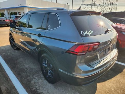 Used 2022 Volkswagen Tiguan SE w/ Panoramic Sunroof Package FWD image 4