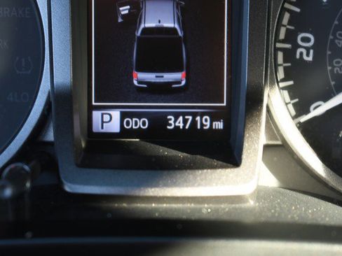 Certified 2021 Toyota Tacoma TRD Off-Road image 32