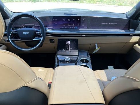 New 2025 Cadillac Escalade IQ Luxury 2 image 9