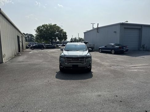 Used 2023 GMC Acadia SLE w/ Driver Convenience Package AWD/4WD image 2