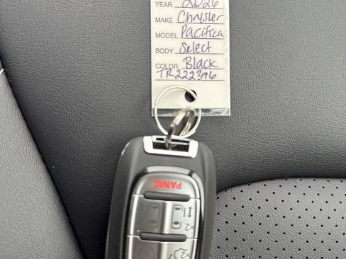 New 2026 Chrysler Pacifica Select image 9