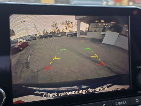 Used 2022 Nissan Rogue SV image 23