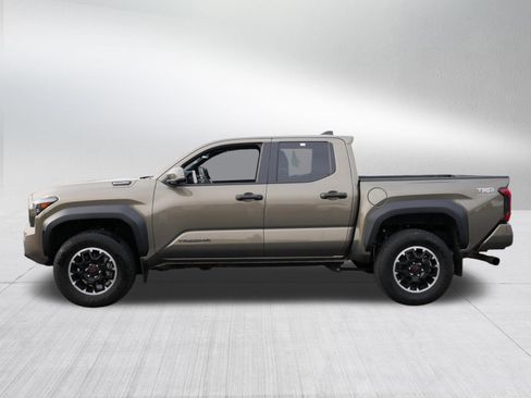 Used 2024 Toyota Tacoma TRD Off-Road w/ TRD Off Road Premium Package image 4