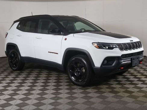 Used 2023 Jeep Compass Trailhawk AWD/4WD image 44