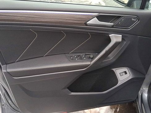 Used 2022 Volkswagen Tiguan SEL R-Line image 10